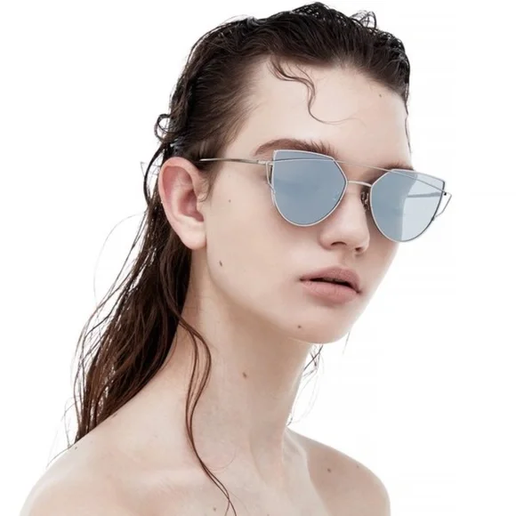 Gentle Monster Iconic Lovepunch Sunglasses - Gold